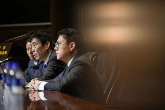 亚洲欧美另类在线观看